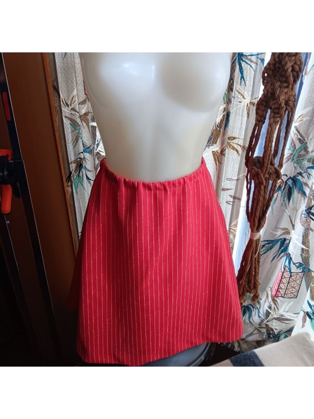 True Vitnage sz 6 25W 1970's Red A-Line Skirt Pinstripes Stripes Elastic Stretch